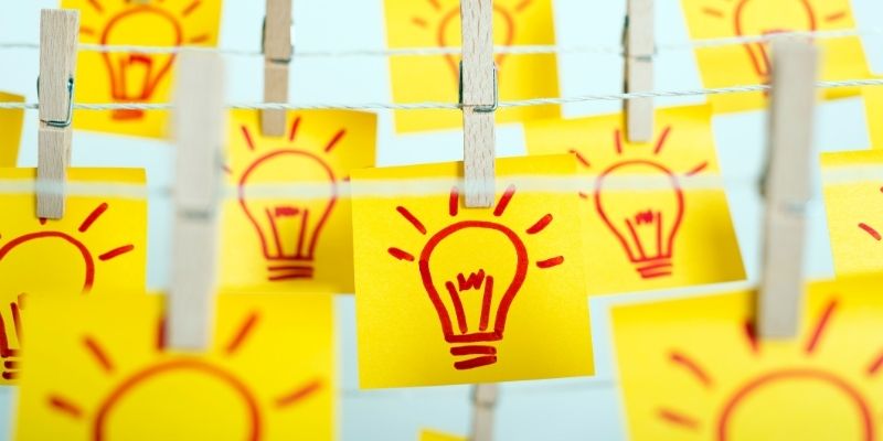different stickies with lightbulbs representing ideas
