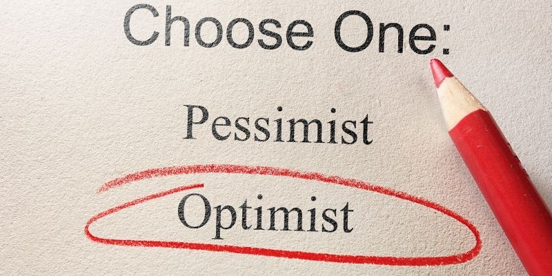 A sign that says: choose one: pessimist/optimist and optimis is circle