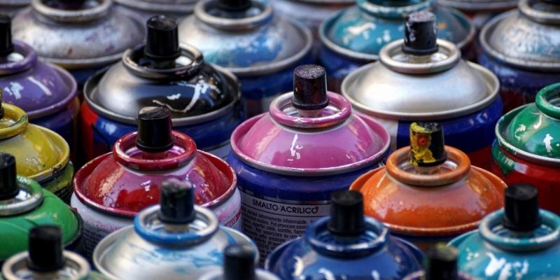 Multple cans of spray paint