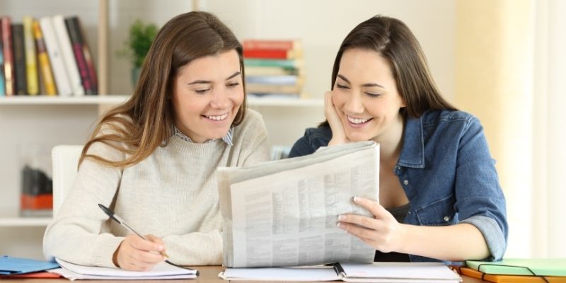 Students reading a newsaper